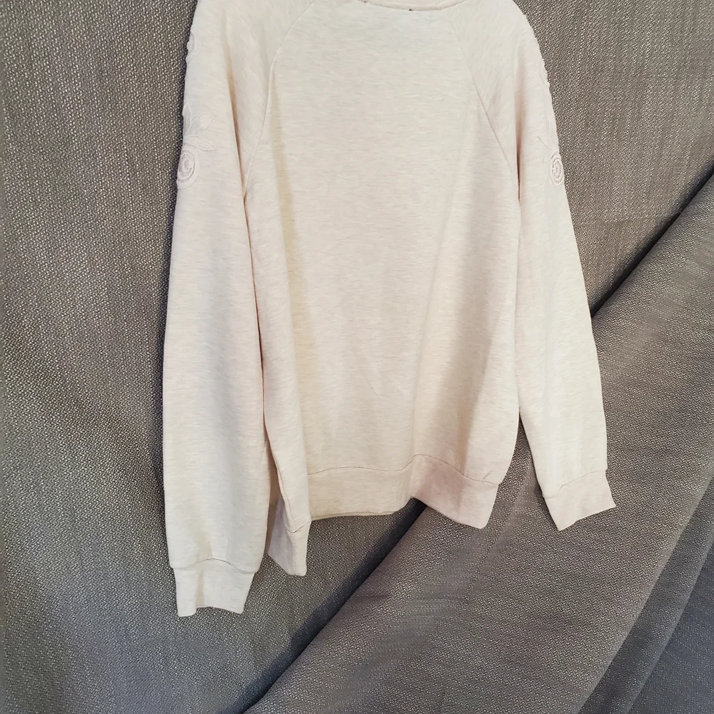 Womens Size M Gloria Vanderbilt Cream Crew Neck Sweater